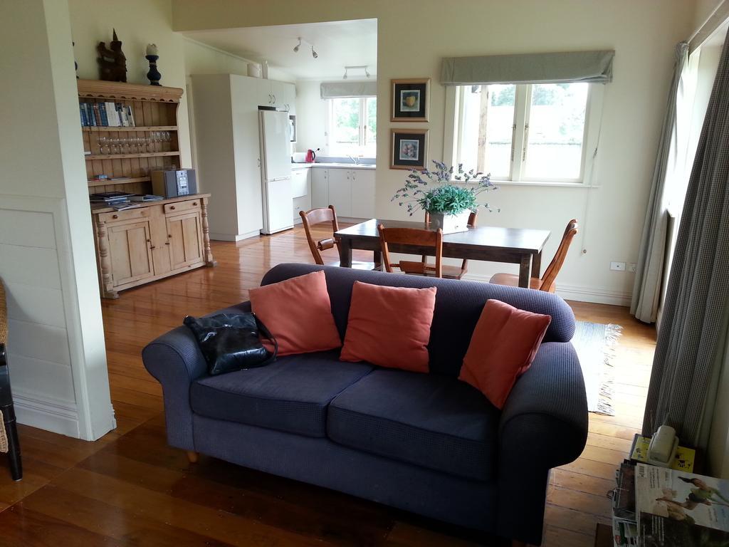 The Vicarage Martinborough Villa Kamer foto
