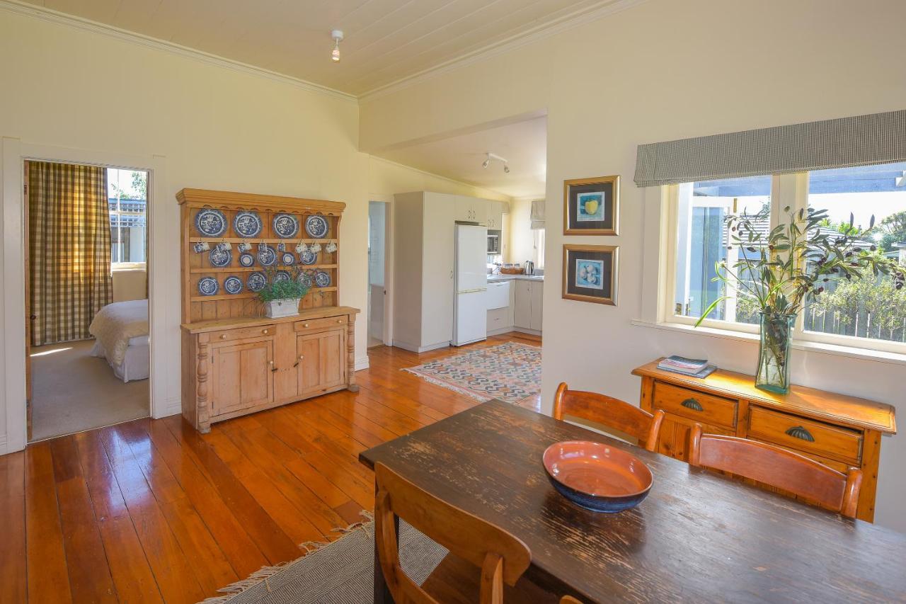 The Vicarage Martinborough Villa Buitenkant foto
