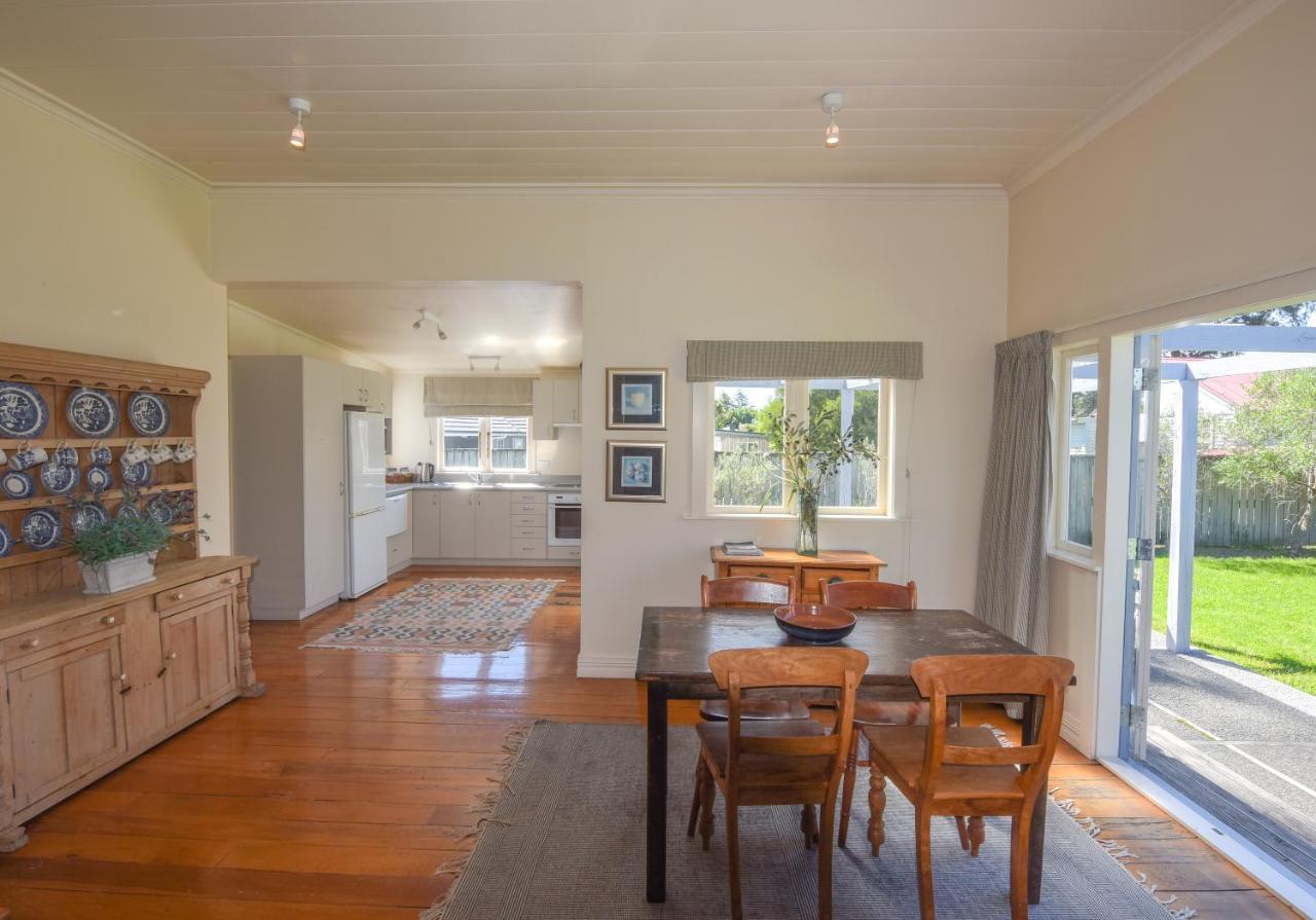 The Vicarage Martinborough Villa Buitenkant foto
