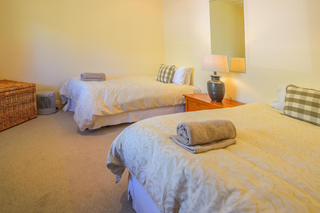 The Vicarage Martinborough Villa Buitenkant foto